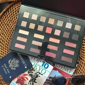 CROWNE Color City Nights Eyeshadow Palette New